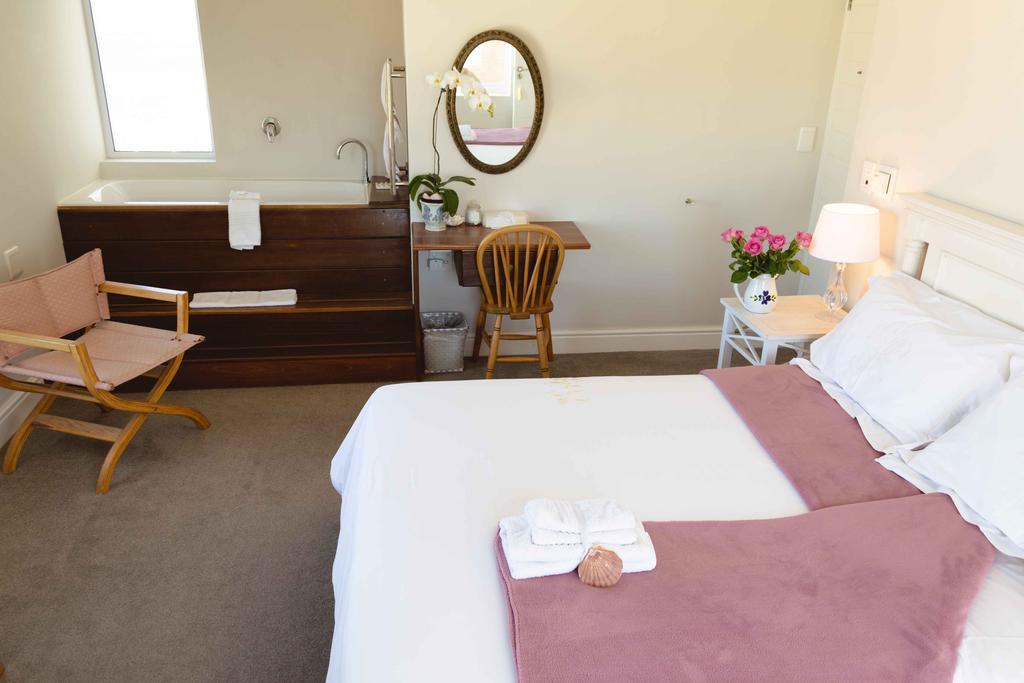 138 Marine Beachfront Guesthouse Hermanus Room photo