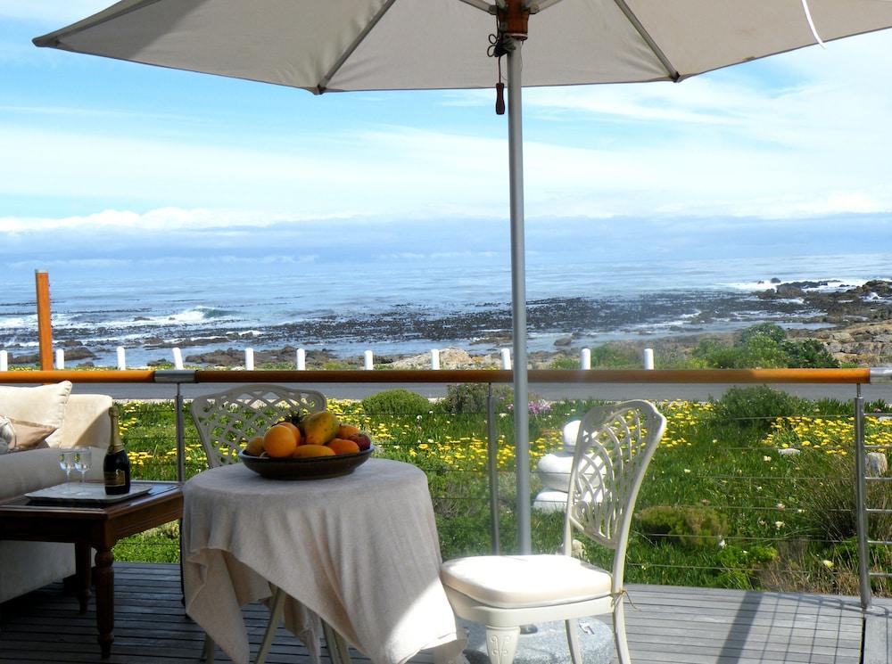 138 Marine Beachfront Guesthouse Hermanus Exterior photo