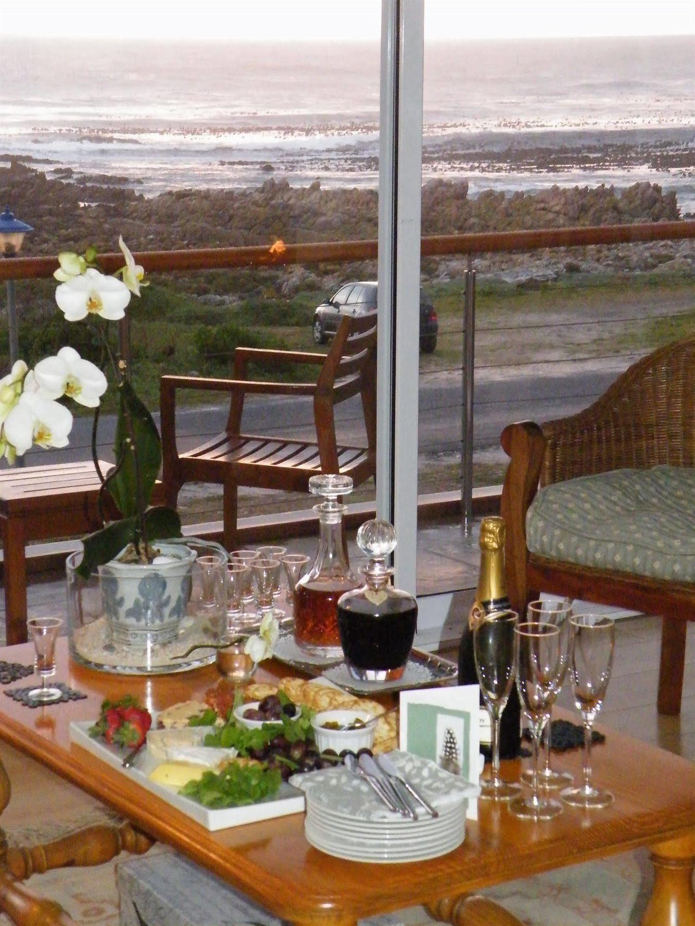 138 Marine Beachfront Guesthouse Hermanus Exterior photo